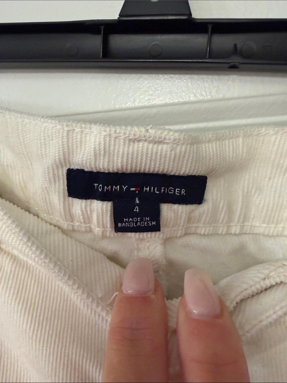 Tommy Hilfiger Women's off white Straight-Leg Jeans - Picture 2 of 3